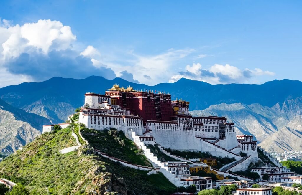 Thinking of Visiting Lhasa? This Article Has You Covered!